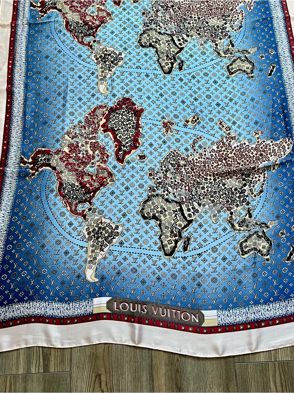 100 % silk Blue, Pink & Burgundy World Map scarf 35/70 inches - Picture 4 of 11